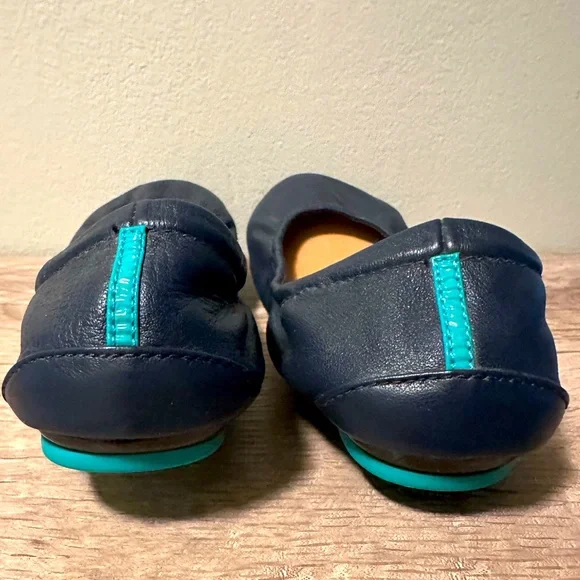 Women’s Tieks Navy blue flats - Picture 4 of 6